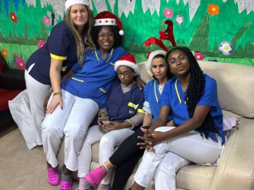 Nesta noite de Natal, a nossa equipa está presente, garantindo cuidado, conforto e carinho a quem mais precisa.