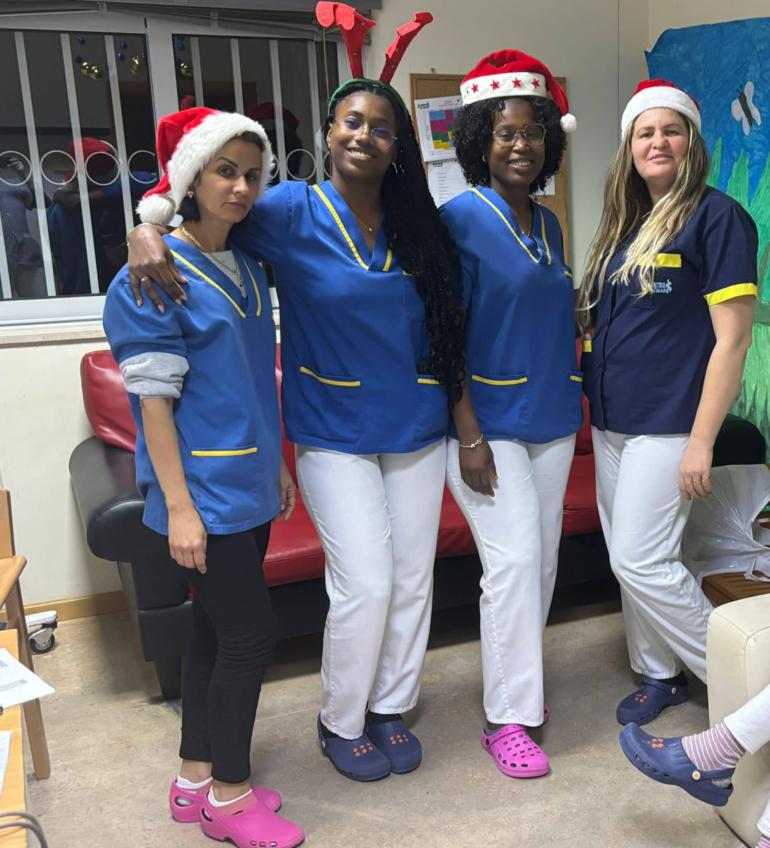 Nesta noite de Natal, a nossa equipa está presente, garantindo cuidado, conforto e carinho a quem mais precisa.